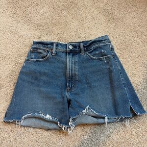 Abercrombie 4” Mom Short High Rise Denim Jean Size 4/27 Curve Love Distressed